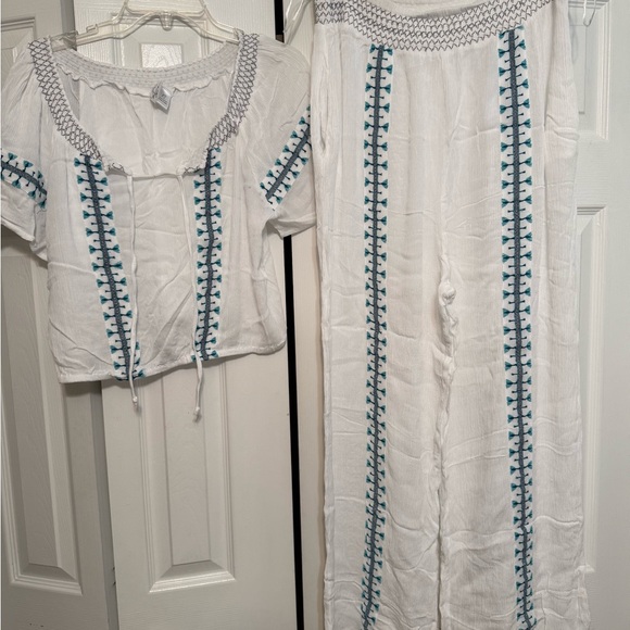 Goa Beachwear Other - On Running White Textured Top